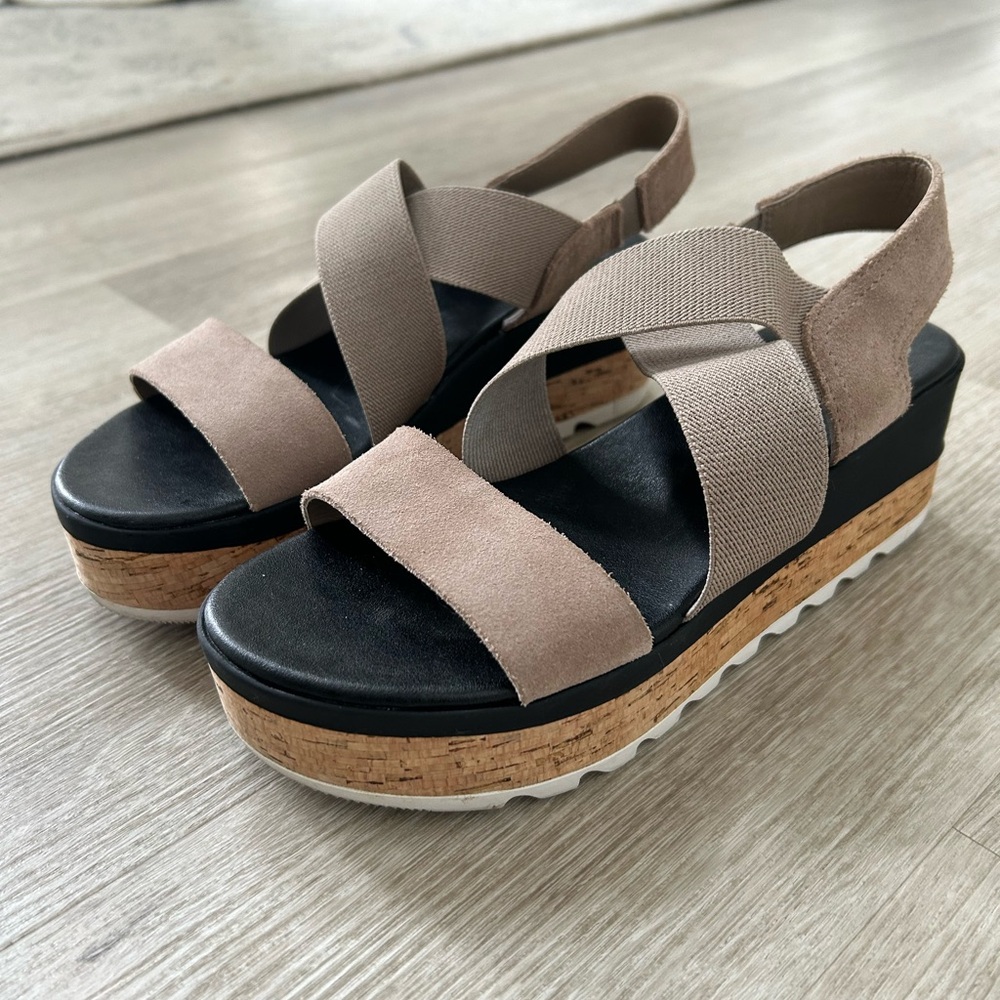 Sorel Women's Tan and Black Platform Sandals